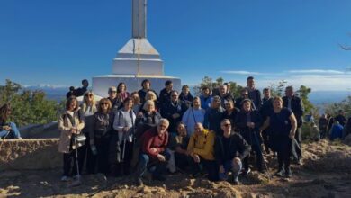 Gluhe osobe na križnom putu na Križevcu u Međugorju Hodočasnici iz Zagreba i Varaždina ispred crkve sv. Jakova u Međugorju Vlč. Leonardo Šardi predvodi misu na hrvatskom znakovnom jeziku Molitva gluhih osoba u Svetištu Kraljice Mira u Međugorju