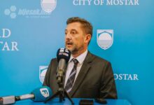 ŽO HDZ BiH HNŽ osudio paljenje službenog vozila gradonačelnika Mostara Marija Kordića i upozorio na kampanju mržnje i prijetnje sigurnosti.