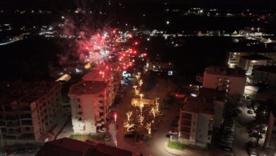 Paljenje prve adventske svijeće na Trgu pape Ivana Pavla II u Čitluku