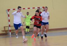 Logo ŽNK Brotnjo i najava 8. međunarodnog turnira ‘Ladies Open Brotnjo 2025’ koji okuplja ženske nogometne ekipe iz regije u Gradskoj sportskoj dvorani Čitluk.