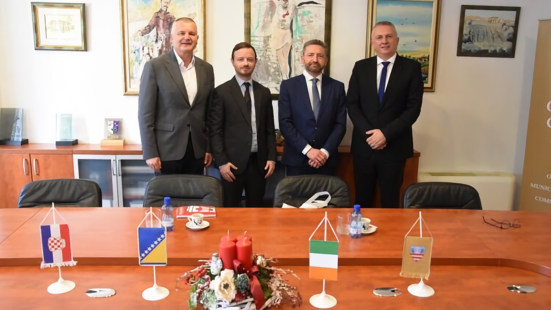 Veleposlanik Adrian Farrell u posjetu Općini Čitluk tijekom sastanka s načelnikom Marinom Radišićem