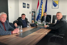 Ministar Emil Balavac potpisuje ugovore o sufinanciranju turističkih manifestacija i projekata u Hercegovačko-neretvanskoj županiji.