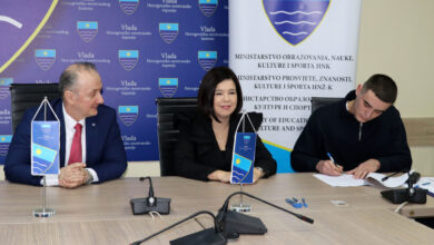 Predsjednica Vlade HNŽ Marija Buhač i ministar Adnan Velagić na potpisivanju ugovora o studentskim stipendijama u Mostaru