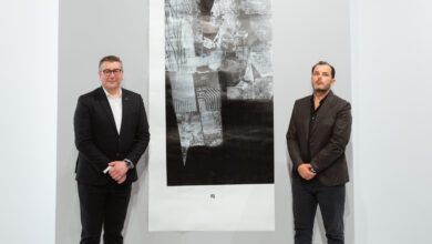 Hercegovina Noir – monumentalna grafika Darke Dugandžića dimenzija 400 x 107 cm predstavljena na Mostarskim danima grafike u Muzeju moderne umjetnosti Mostar.