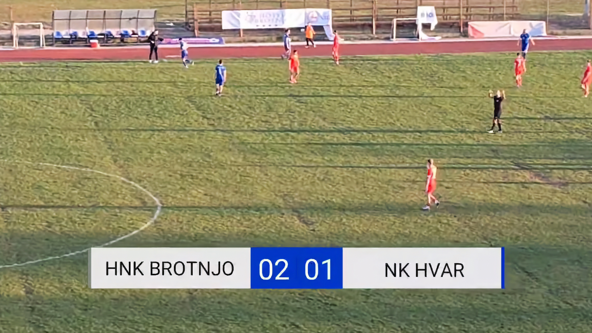 Igrači HNK Brotnjo slave pogodak na stadionu Bare u Čitluku tijekom pripremne utakmice protiv NK Hvar.