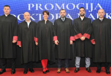 Univerzitet Džemal Bijedić u Mostaru – promocija doktora znanosti povodom 49. godišnjice Univerziteta u amfiteatru Fakulteta humanističkih nauka.