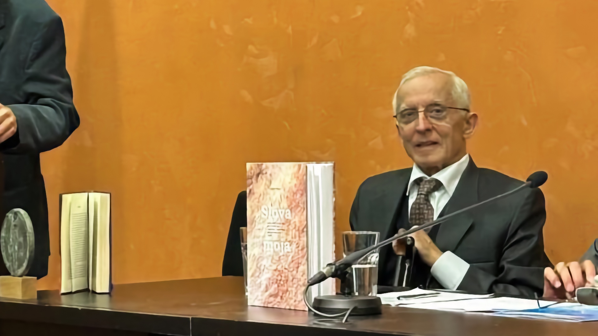 Ivan Tolj prima nagradu Dubravko Horvatić za poeziju u Zagrebu 2026. godine