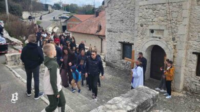 Put Križa od rodne kuće fra Didaka Buntića do župne crkve u Gradnićima uz sudjelovanje mnoštva vjernika