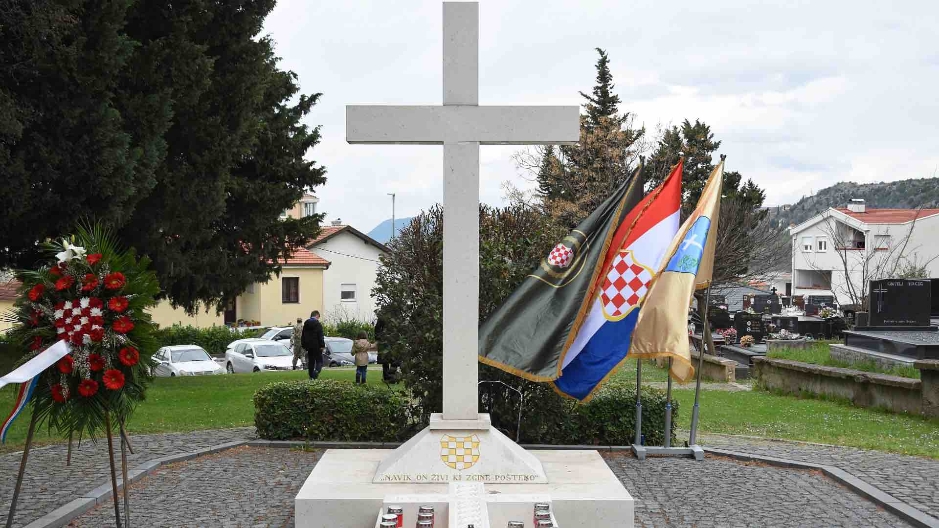 Obilježavanje obljetnice HVO-a kod Spomen križa u Brotnju uz polaganje vijenaca i paljenje svijeća u Čitluku