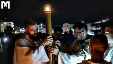Vazmeno bdjenje u crkvi sv. Jakova u Međugorju uz svijeće i molitvu vjernika tijekom uskrsne noći