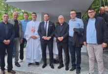 Delegacija iz Republike Hrvatske na svetoj misi i otkrivanju spomen-ploče poginulim braniteljima u groblju Jasenik kod Konjica