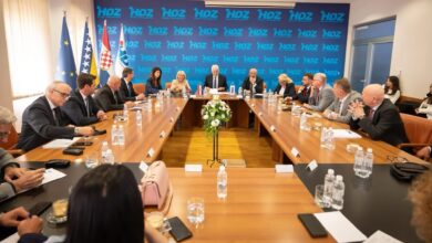 Dragan Čović nakon sjednice Predsjedništva HDZ-a BiH u Mostaru govori o političkoj situaciji i pripremama za izbore.