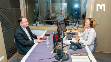 Biskup Petar Palić s novinarkom Višnjom Spajić u emisiji Susret Radiopostaje Mir Međugorje