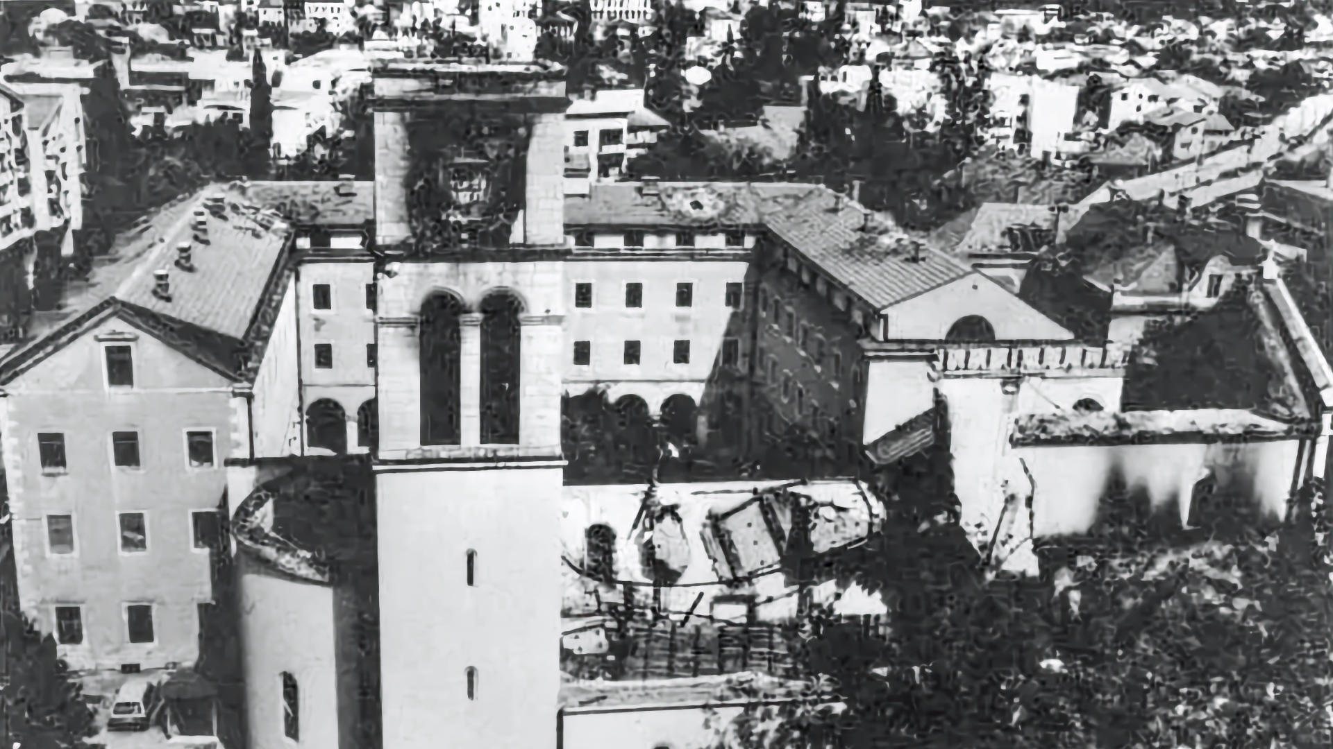 Ruševine Franjevačke crkve sv. Petra i Pavla u Mostaru nakon bombardiranja 1992.