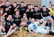 Ekipa župe Gradina slavi osvajanje Međužupne lige Hercegovine u Sportskom centru Čapljina.