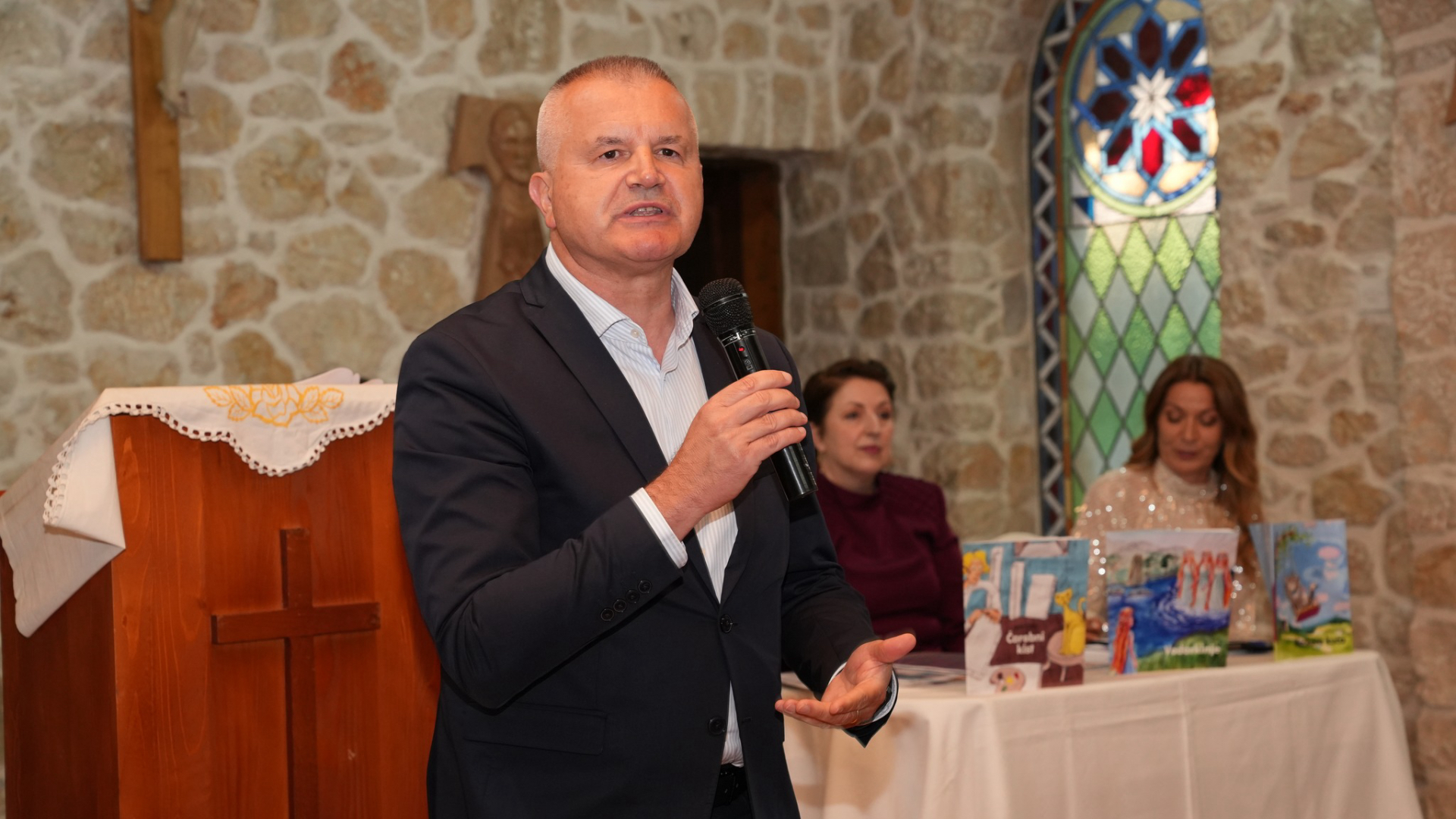 Otvorenje izložbe „Network – nit postojanja” Marijane Pažin-Ivešić u Staroj crkvi sv. Blaža u Gradnićima.