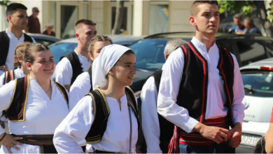 Članovi HKUD-a Brotnjo u narodnim nošnjama tijekom nastupa u Donjem Kraljevcu