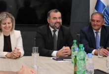 Tomislav Martinović, Vesna Saradžić i Džafer Alić tijekom susreta s novinarima u Skupštini HNŽ
