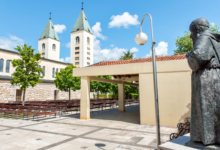Kip svetog Leopolda Bogdana Mandića uz međugorske ispovjedaonice