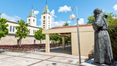Kip svetog Leopolda Bogdana Mandića uz međugorske ispovjedaonice