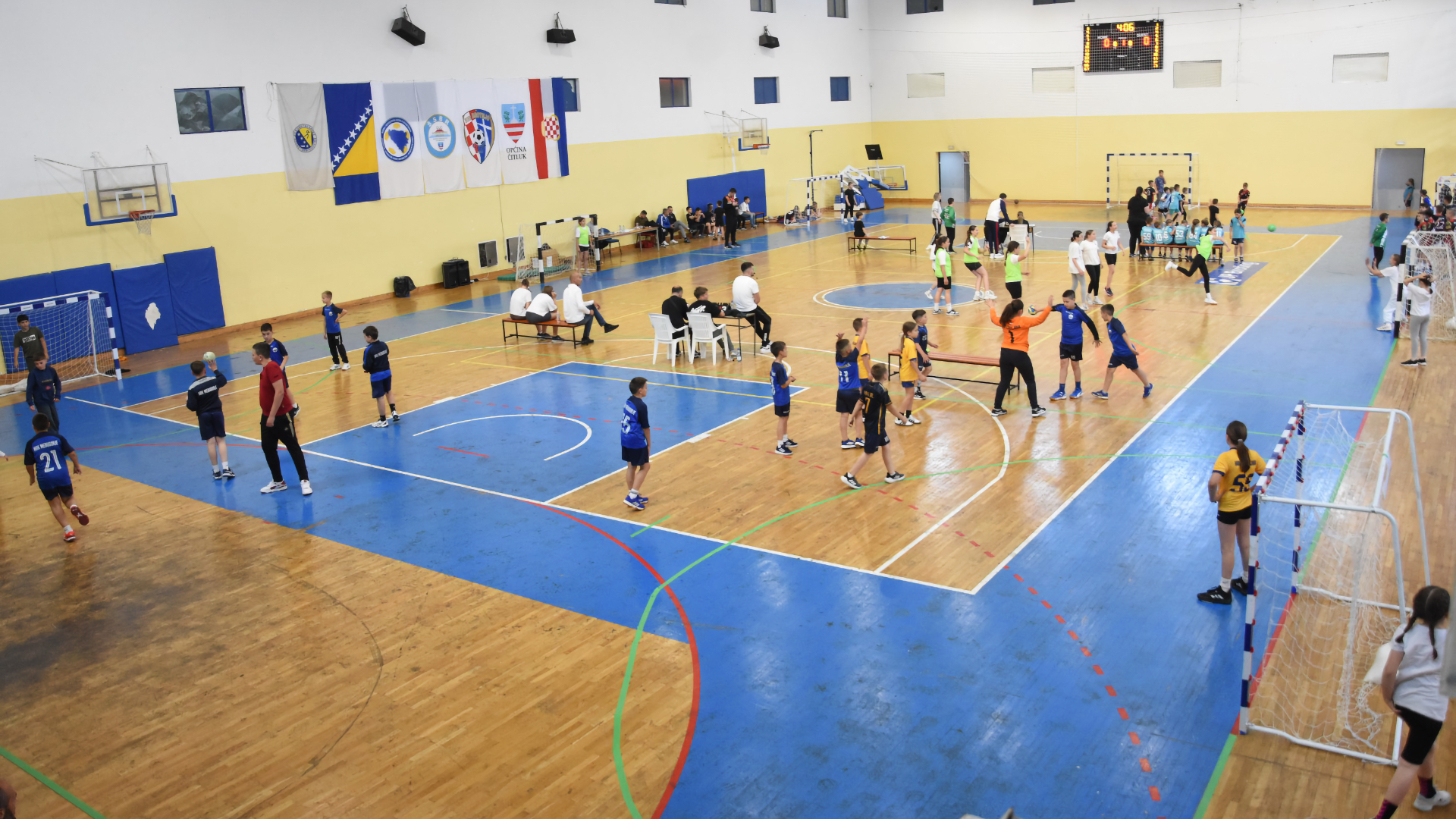 Mladi rukometaši i rukometašice na 4. Turniru u mini rukometu u Gradskoj sportskoj dvorani Čitluk.