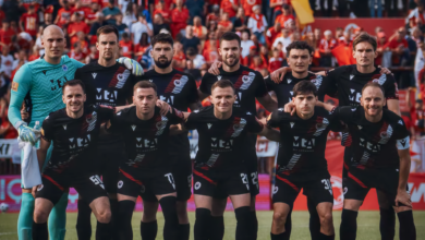Nogometaši Zrinjskog slave osvajanje Kupa Bosne i Hercegovine nakon finala protiv Veleža na stadionu Rođeni