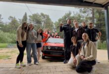 Maturanti IV.4 razreda iz Čitluka uručili profesoru Tomislavu Džidi automobil Golf 2 kao dar za kraj školovanja.