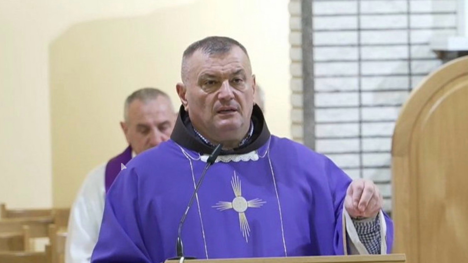 Fra Danko Perutina tijekom mise u Međugorju govori o zajedništvu naroda i duhovnoj snazi Međugorja.