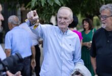 Mate Bulić sa školskim kolegama tijekom proslave 50. godišnjice mature generacije 1976. Srednje elektrotehničke škole u Mostaru u Ljetnikovcu Radobolja.