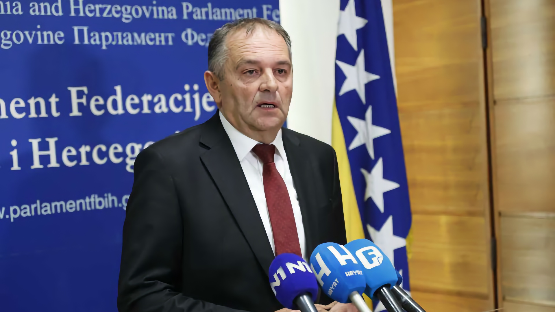 Tomislav Martinović tijekom službenog obraćanja o navodima vezanim za reviziju hrvatskih državljanstava državljana Bosne i Hercegovine.