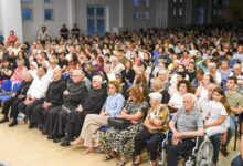 Premijera dokumentarnog filma „Slijedi me srcem“ o fra Slavku Barbariću u Međugorju pred ispunjenom dvoranom i brojnim hodočasnicima.