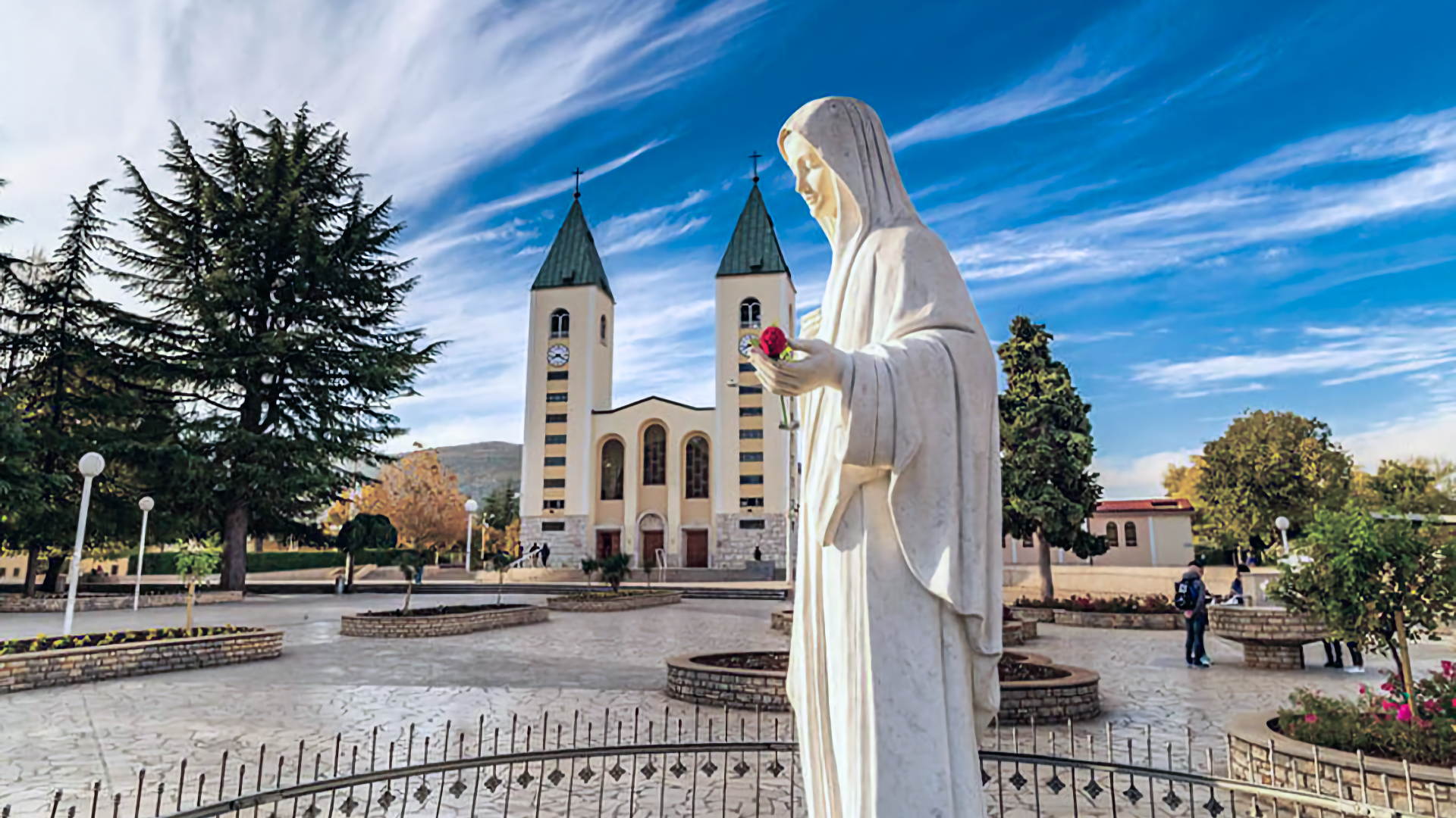 Hodočasnici pješice dolaze u Međugorje uoči 45. obljetnice Gospinih ukazanja