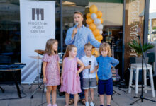 Polaznici Moderne Music Centra nastupaju na završnom koncertu u Park & Shopu Međugorje.