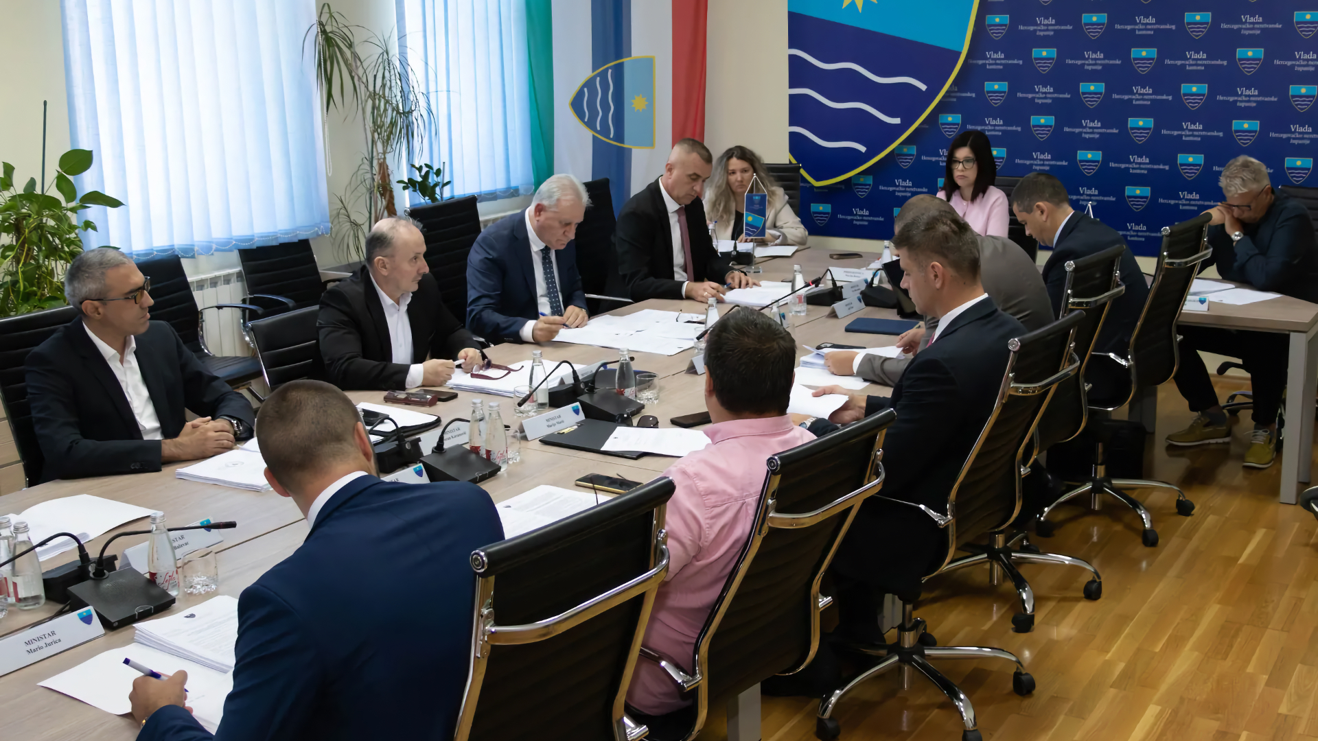 Sjednica Vlade Hercegovačko-neretvanske županije na kojoj su usvojene fiskalne smjernice, potpore mladima i programi ulaganja u HNŽ.