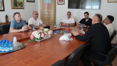 Načelnik Marin Radišić s predstavnicima MNK Brotnjo nakon prijema u Općini Čitluk.