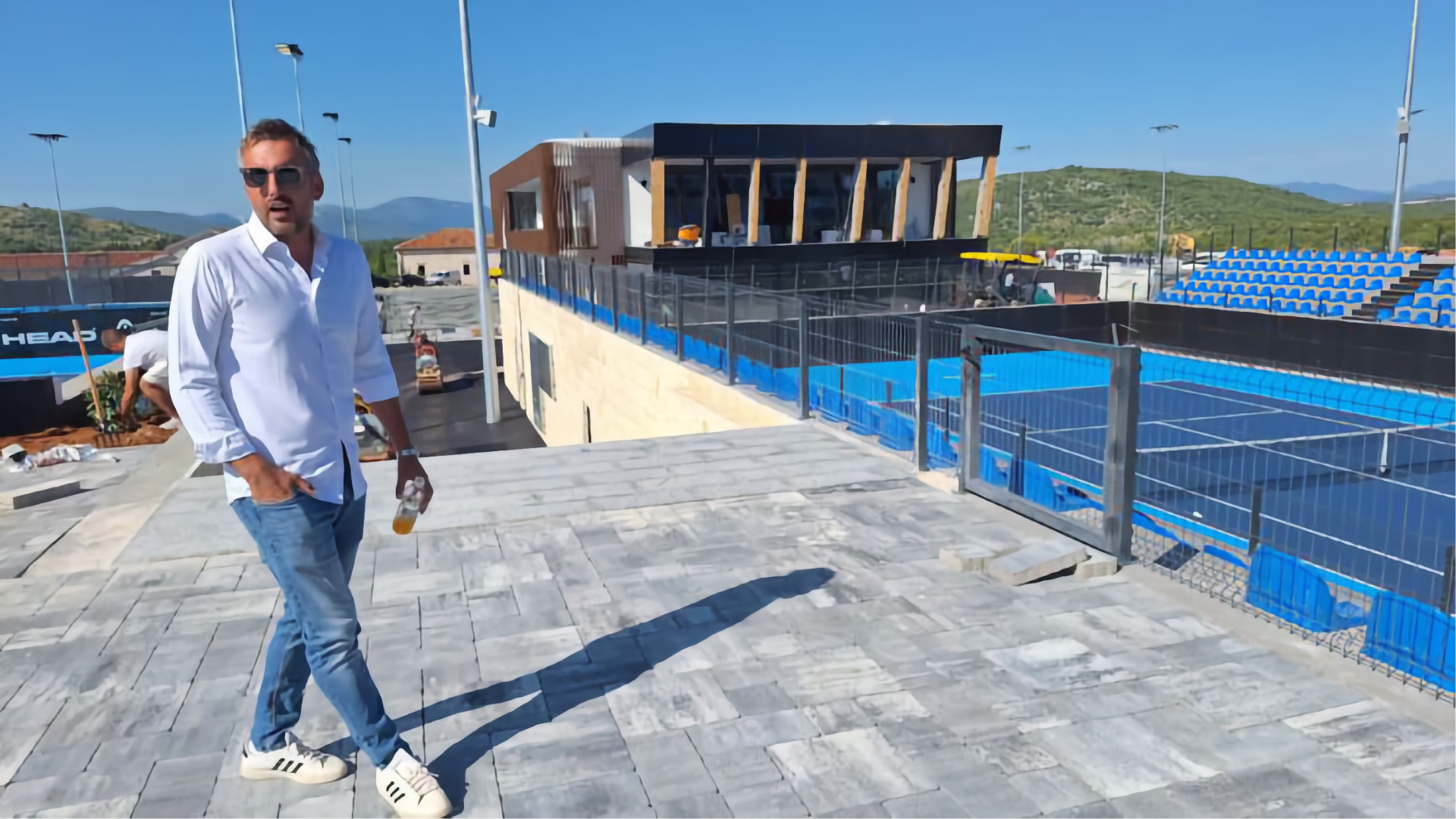 Dodig Tenis Centar u Međugorju – moderni teniski kompleks i akademija čije otvorenje okuplja Novaka Đokovića, Borisa Beckera, Gorana Ivaniševića i Marina Čilića.