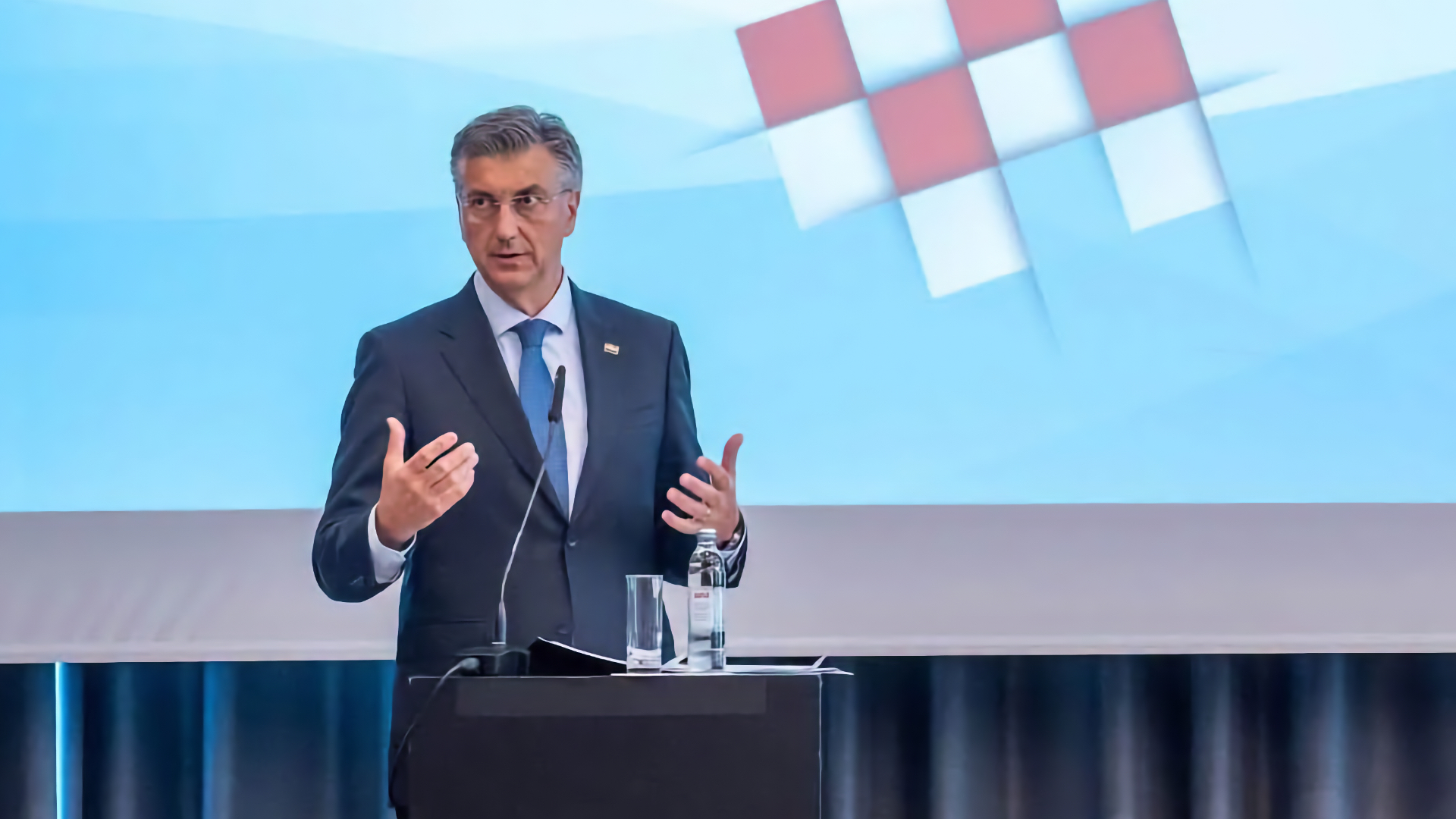 Andrej Plenković na sjednici Vlade Republike Hrvatske koja je odobrila 16,1 milijun eura za projekte Hrvata izvan domovine