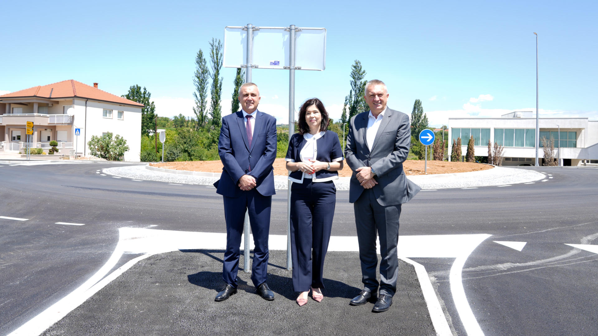 Marija Buhač, Ivo Bevanda i Marin Radišić u obilasku završenog rotora Kaktus u Čitluku