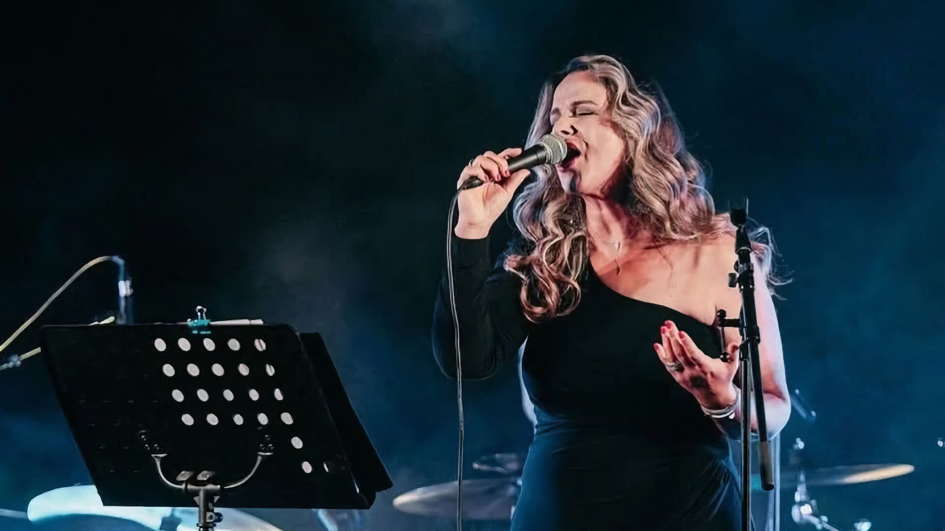 Marija Husar najavljuje koncert duhovne glazbe na temeljima stare crkve svetog Jakova u Međugorju.