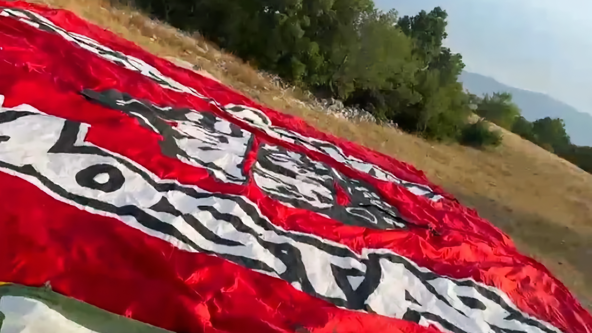 Transparenti navijačke skupine Red Army povezani s obilježavanjem 40 godina skupine