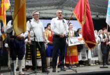 Predstavnici organizatora i uzvanici na završnoj večeri folklora u Vionici