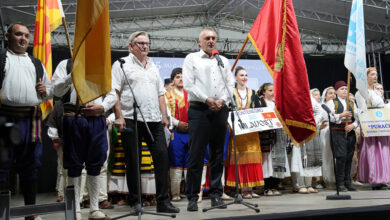 Predstavnici organizatora i uzvanici na završnoj večeri folklora u Vionici