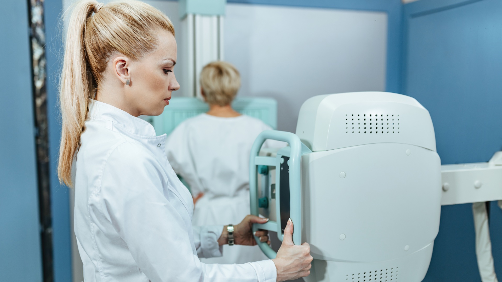 Žena na besplatnom preventivnom mamografskom pregledu u okviru Programa ranog otkrivanja raka dojke