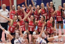 Hrvatska ženska U17 odbojkaška reprezentacija nakon četvrtfinalne utakmice protiv Kine na Svjetskom prvenstvu u Čileu