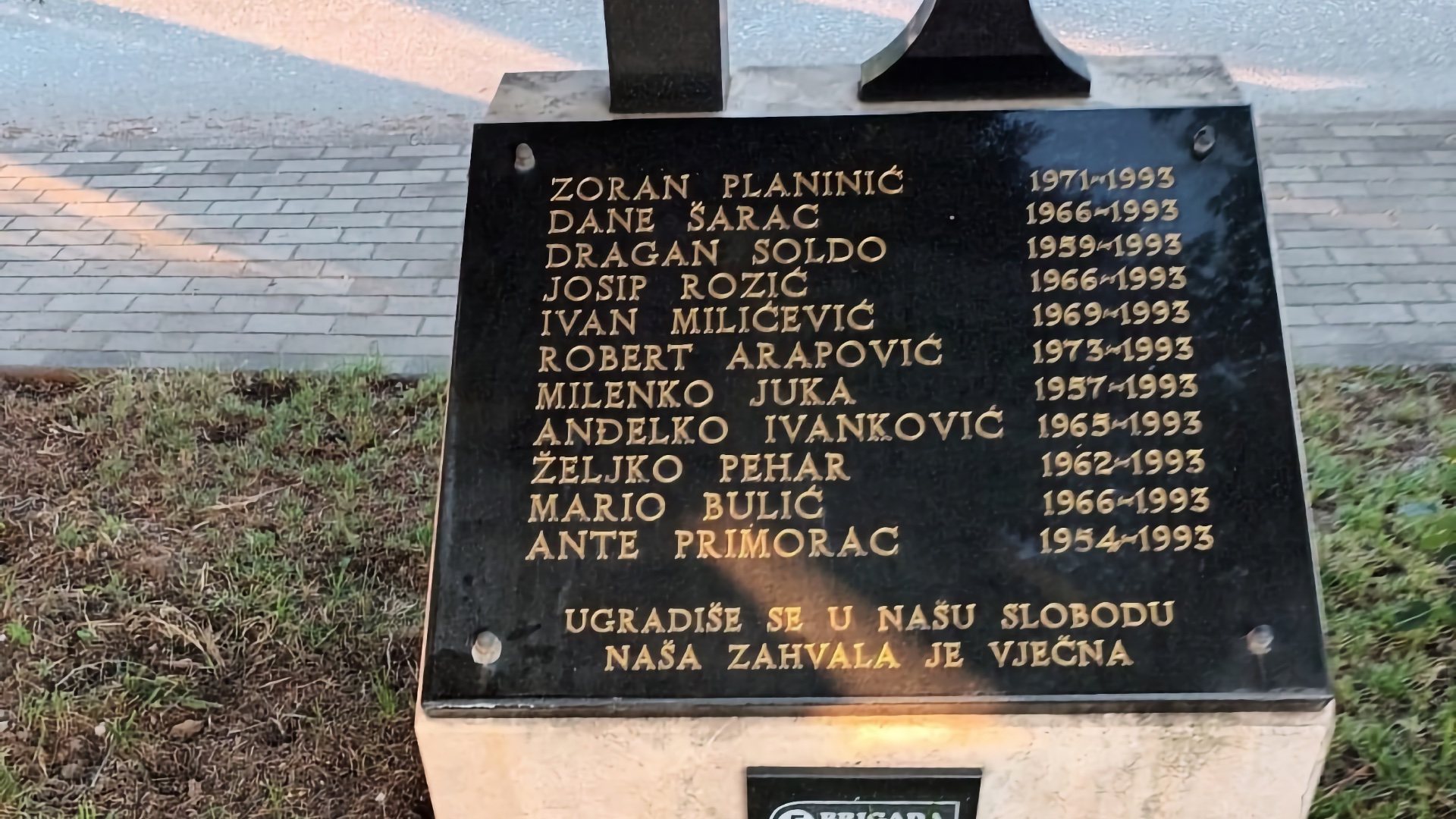Spomen-obilježje poginulim pripadnicima brigade Knez Branimir – Čitluk u Spomen-parku na Buni