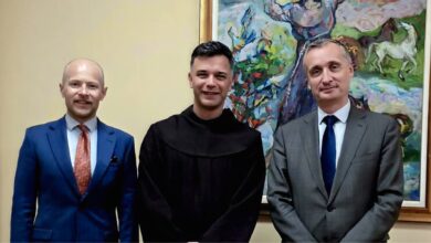 Poljski veleposlanik Marcin Czapliński i konzul Wojciech Skrobiszewski u posjetu fra Zvonimiru Pavičiću u Međugorju