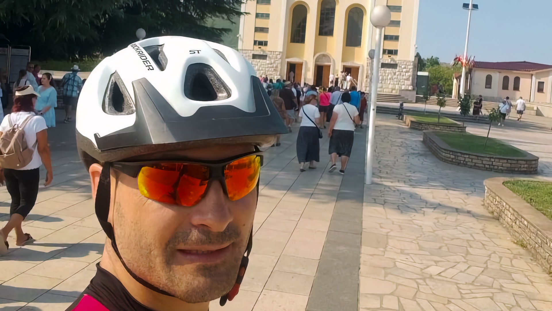 Stipe Miloš tijekom biciklističkog hodočašća od Zagreba do Međugorja dugog 435 kilometara