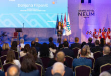 Darijana Filipović govori na predizbornom skupu HDZ-a BiH u hotelu Grand u Neumu