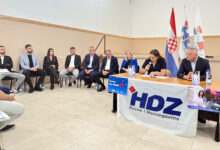 Mještani na predizbornom skupu za Župu Gradina u Domu kulture u Krehin Gracu
