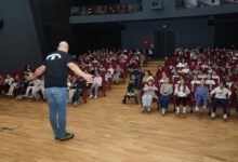 Učenici iz Čitluka i Čerina prate lutkarski mjuzikl „Dobro se dobrim vraća“ u KIC-u Čitluk.